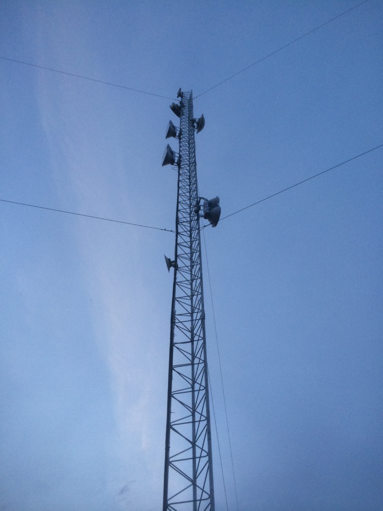 Traliccio con le antenne di un impianto WISP